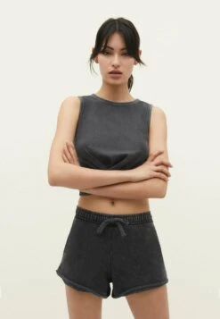 Stradivarius Plush With Turn Up Hems - Shorts - Dark Grey