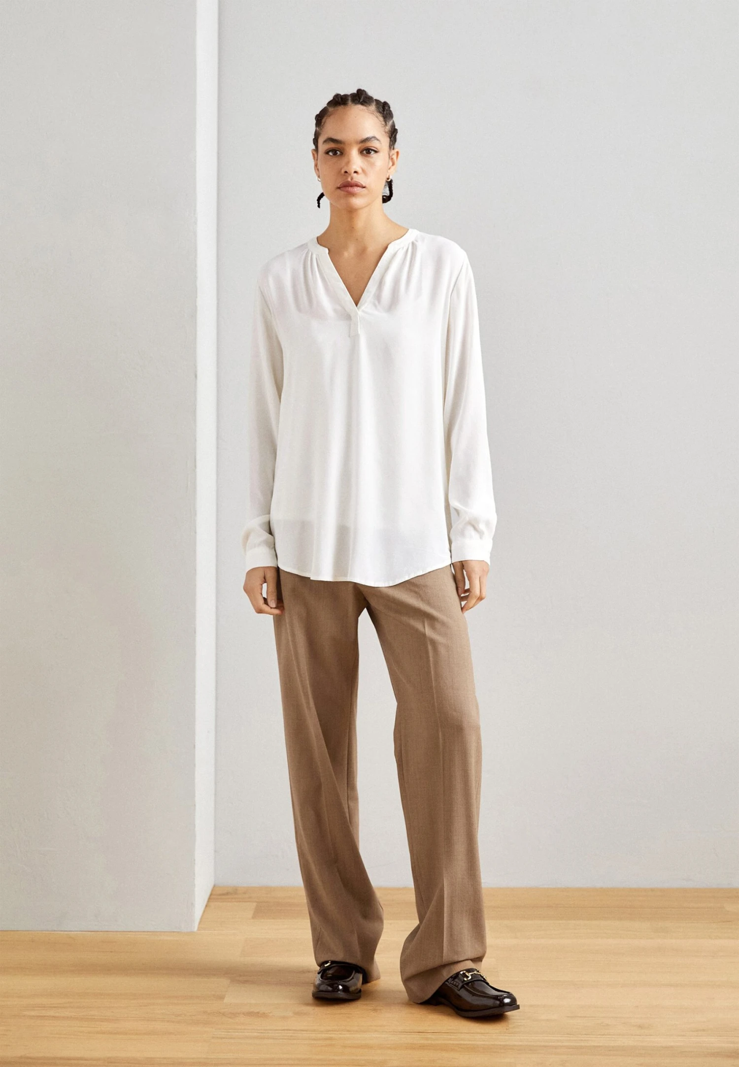 ESPRIT BlouseCamicettaOff White Donna Camicie E Bluse ES121E1SN-A11 2 ESPRIT BlouseCamicettaOff White Donna Camicie E Bluse ES121E1SN-A11 - immagine 2