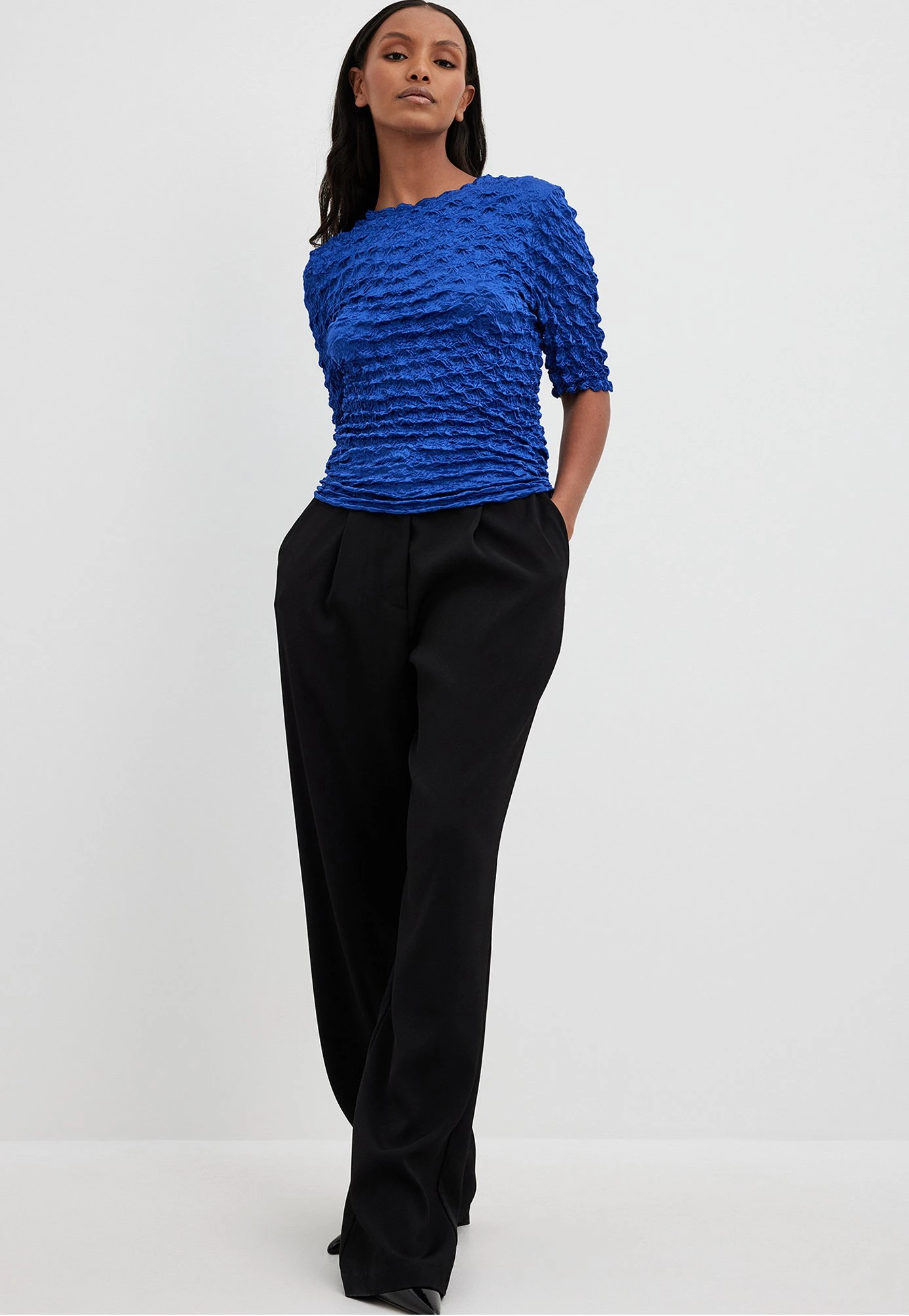 NA-KD Strukturiertes- T-Shirt Con Stampa - Cobolt 2 NA-KD Strukturiertes- T-Shirt Con Stampa - Cobolt - immagine 2