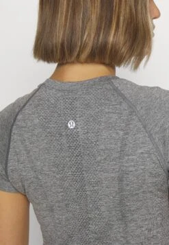 Lululemon Swiftly Tech Short Sleeve 2.0T-Shirt BasicSlate White Donna T-shirt E Top LLS41D00U-C11 -Vendite ESPRIT 2129bc1e323f402bb5f54420b19fdd3c