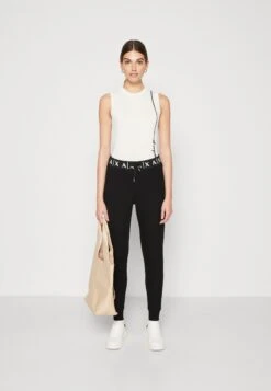 Prima pagina -Vendite ESPRIT 241cda3ce1b145d3b67b4a8748074d61