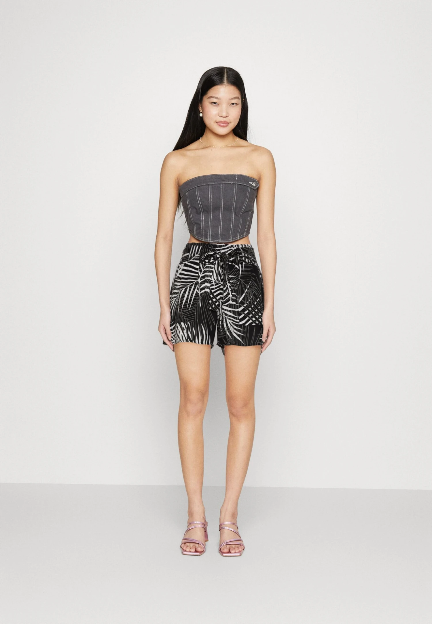 ONLY Onlfrida - Shorts - Black 2 ONLY Onlfrida - Shorts - Black - immagine 2