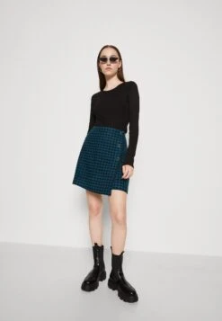 YAS Vimma SkirtGonna A PortafoglioBlack/Vimma Donna Gonne Y0121B0GK-Q11 -Vendite ESPRIT 2d31ad600e8a4e45b89c5130ab69fdf3