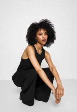 Rib Cutaway TankTopBlack Donna T-shirt E Top B3E21D00D-Q11 -Vendite ESPRIT 3df55a0c134e4e768802bec6ce27577e