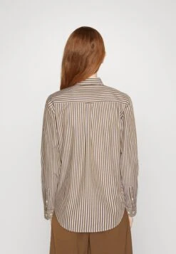 Gant Regular StripedCamiciaWarm Surplus Green Donna Camicie E Bluse GA321E0F8-N11 8 Gant Regular StripedCamiciaWarm Surplus Green Donna Camicie E Bluse GA321E0F8-N11 -Vendite ESPRIT 4e2db3d40cef475f9bf47d0d94b67659