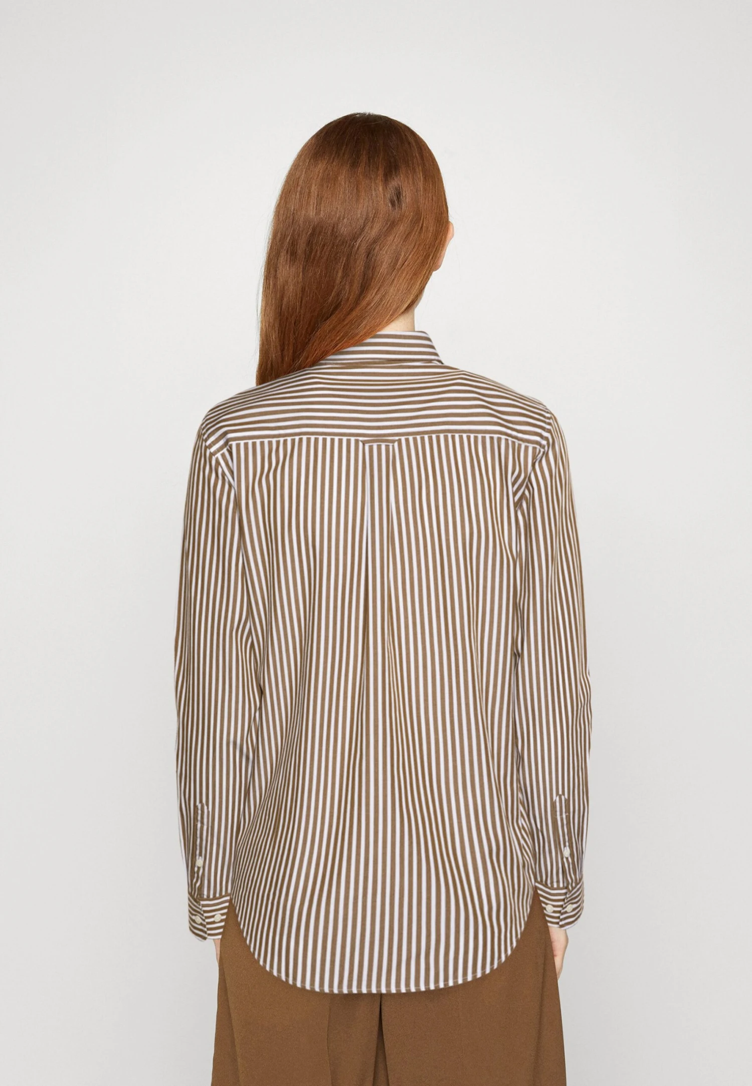 Gant Regular StripedCamiciaWarm Surplus Green Donna Camicie E Bluse GA321E0F8-N11 3 Gant Regular StripedCamiciaWarm Surplus Green Donna Camicie E Bluse GA321E0F8-N11 - immagine 3