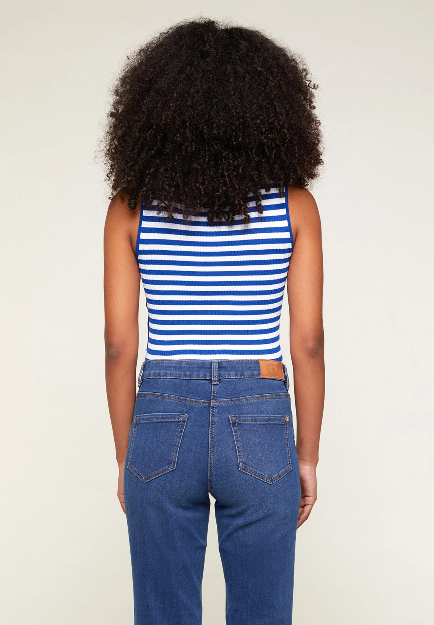 Mit Knopfmotiv In StreifenmusterTopBluette Donna T-shirt E Top MOW21D08M-K11 2 Mit Knopfmotiv In StreifenmusterTopBluette Donna T-shirt E Top MOW21D08M-K11 - immagine 2