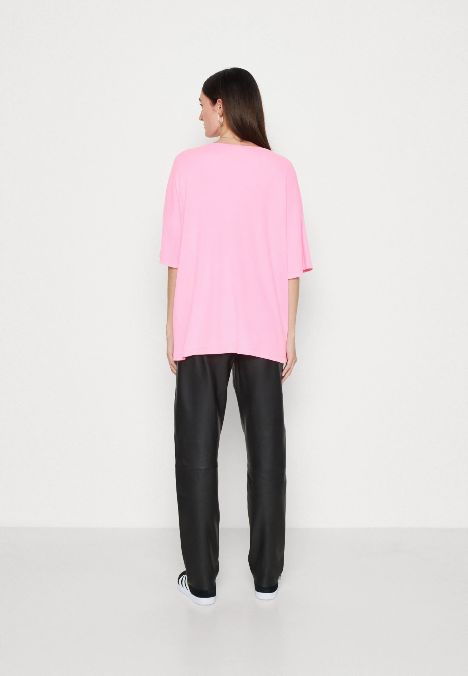 American Vintage T-Shirt BasicRose Fluo Donna T-shirt E Top AM221D0EU-J11 3 American Vintage T-Shirt BasicRose Fluo Donna T-shirt E Top AM221D0EU-J11 - immagine 3