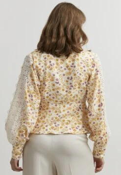 Iresmerie Ls CamicettaNarcissus Donna Camicie E Bluse ATX21E008-E11 10 Iresmerie Ls CamicettaNarcissus Donna Camicie E Bluse ATX21E008-E11 -Vendite ESPRIT 7a984ea5c92d4eeaa74ef81635491b8c