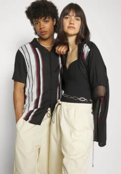 YOURTURN Genderless Parachute - Shorts - White 10 YOURTURN Genderless Parachute - Shorts - White -Vendite ESPRIT 834f1f83f56e4019a779e61f5e6b9f84