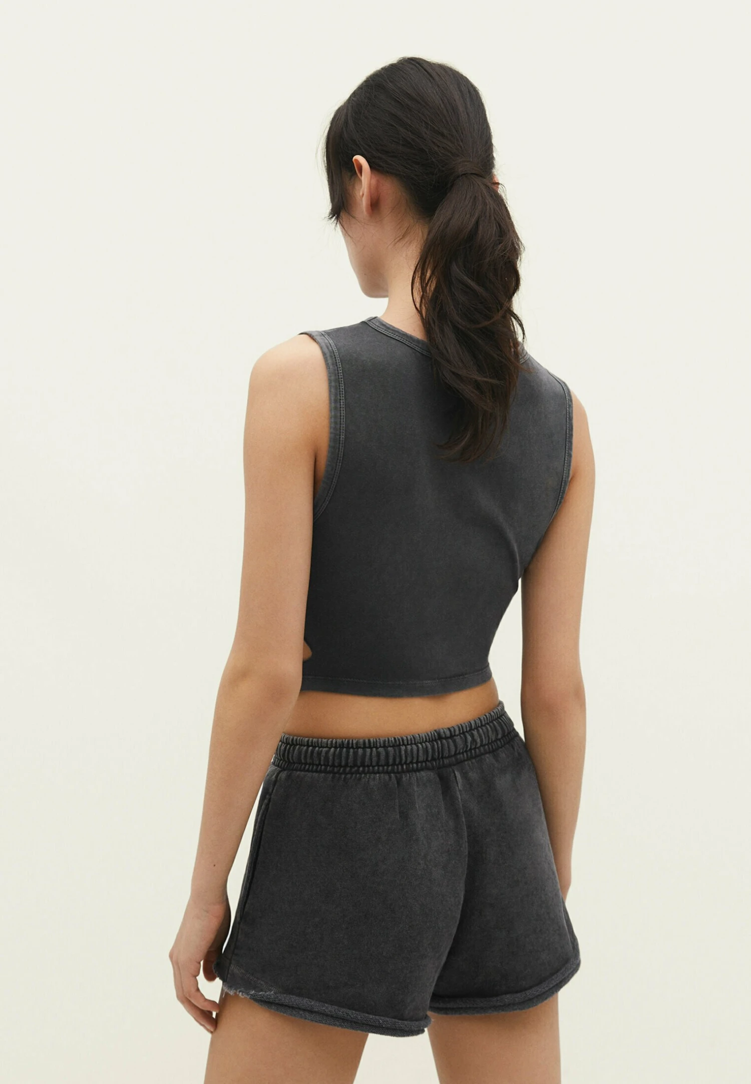 Stradivarius Plush With Turn Up Hems - Shorts - Dark Grey 3 Stradivarius Plush With Turn Up Hems - Shorts - Dark Grey - immagine 3