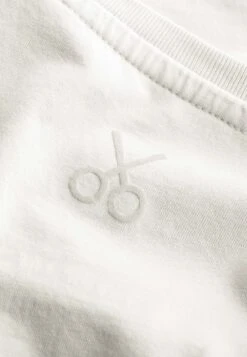 RollkowT-Shirt Con StampaOffwhite Donna T-shirt E Top K1H22O02I-A11 23 RollkowT-Shirt Con StampaOffwhite Donna T-shirt E Top K1H22O02I-A11 -Vendite ESPRIT b055e6ea4ffa44faafe2531c7e5afdec