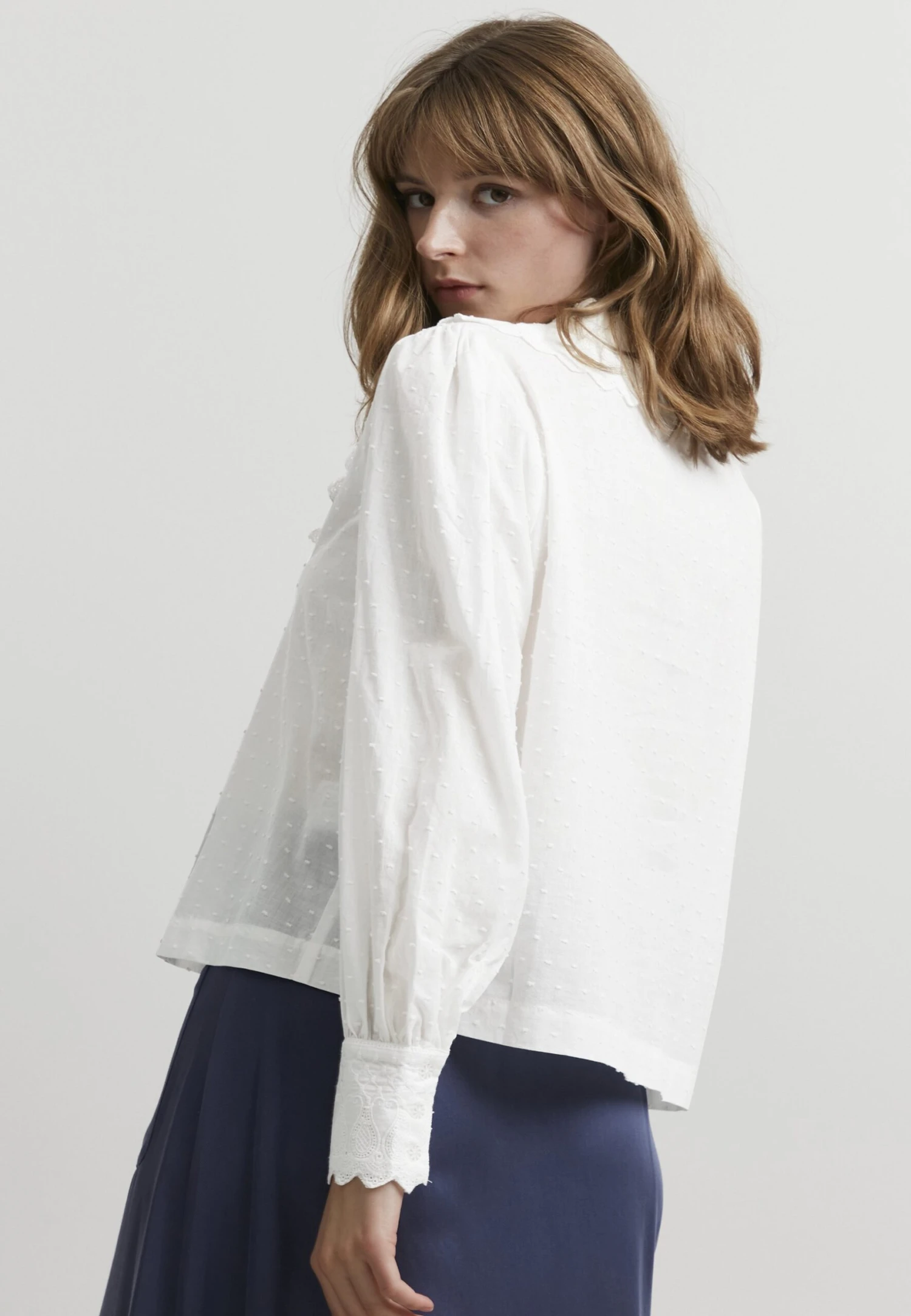 Irgabi Sh CamiciaCloud Dancer Donna Camicie E Bluse ATX21E007-A11 3 Irgabi Sh CamiciaCloud Dancer Donna Camicie E Bluse ATX21E007-A11 - immagine 3