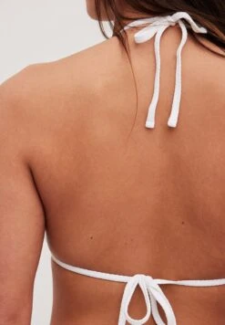 NA-KD Gepunktetes Triangel Mit TrägernBikini Pezzo SopraWhite Donna Moda Mare NAA81J04R-A11 -Vendite ESPRIT b4723e89a9c74bf4b276f5530d987ed2