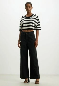 Prima pagina -Vendite ESPRIT ce7aff27c65548aea29cb191ee1c6440