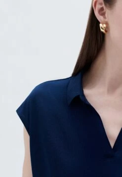 Caroll French Brand Fashion Elegant Modern - Camicetta - Navy Blue 6 Caroll French Brand Fashion Elegant Modern - Camicetta - Navy Blue -Vendite ESPRIT cefc8698d9dd490fb6fc32a6fd871c2b