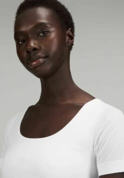 Lululemon Ebb To Street Short SleeveT-Shirt BasicWhite Donna T-shirt E Top LLS21D001-A11 7 Lululemon Ebb To Street Short SleeveT-Shirt BasicWhite Donna T-shirt E Top LLS21D001-A11 -Vendite ESPRIT d08eeaf298d541bc81e7940d7d9f5818