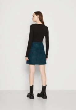 YAS Vimma SkirtGonna A PortafoglioBlack/Vimma Donna Gonne Y0121B0GK-Q11 -Vendite ESPRIT d83ebeb92cff4239b076a46f0cdb6ac4