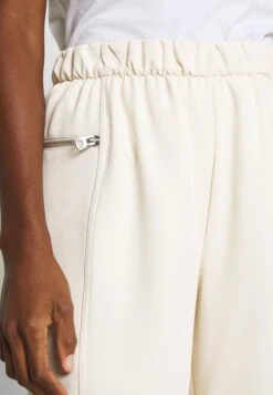 Calvin Klein Travel Crepe ShortsWhite Donna Shorts 6CA21S006-A11 10 Calvin Klein Travel Crepe ShortsWhite Donna Shorts 6CA21S006-A11 -Vendite ESPRIT dda88a1c50d9456dab6bab4c42f59271