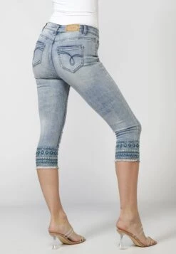 Koroshi PirataShorts Di JeansAzul Donna Shorts KOL21S00T-K11 7 Koroshi PirataShorts Di JeansAzul Donna Shorts KOL21S00T-K11 -Vendite ESPRIT e1caf01a7be34cfc84ff87aecf23c4fc