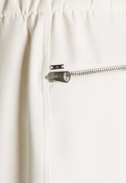 Calvin Klein Travel Crepe ShortsWhite Donna Shorts 6CA21S006-A11 11 Calvin Klein Travel Crepe ShortsWhite Donna Shorts 6CA21S006-A11 -Vendite ESPRIT f618f661edfb4cc4a1f8ef2e8301196c