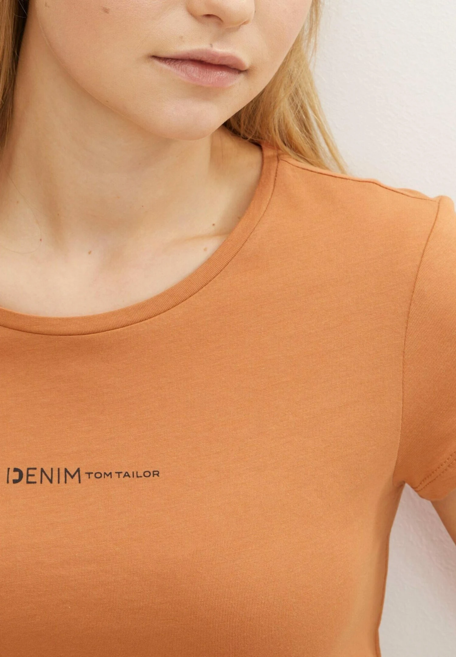 TOM TAILOR Denim T-Shirt Slim Fit T-Shirt BasicRusty Amber Donna T-shirt E Top TO721D0ZH-O12 4 TOM TAILOR Denim T-Shirt Slim Fit T-Shirt BasicRusty Amber Donna T-shirt E Top TO721D0ZH-O12 - immagine 4